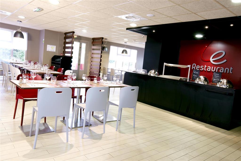 Campanile Bordeaux Nord - Le Lac Otel Restoran fotoğraf